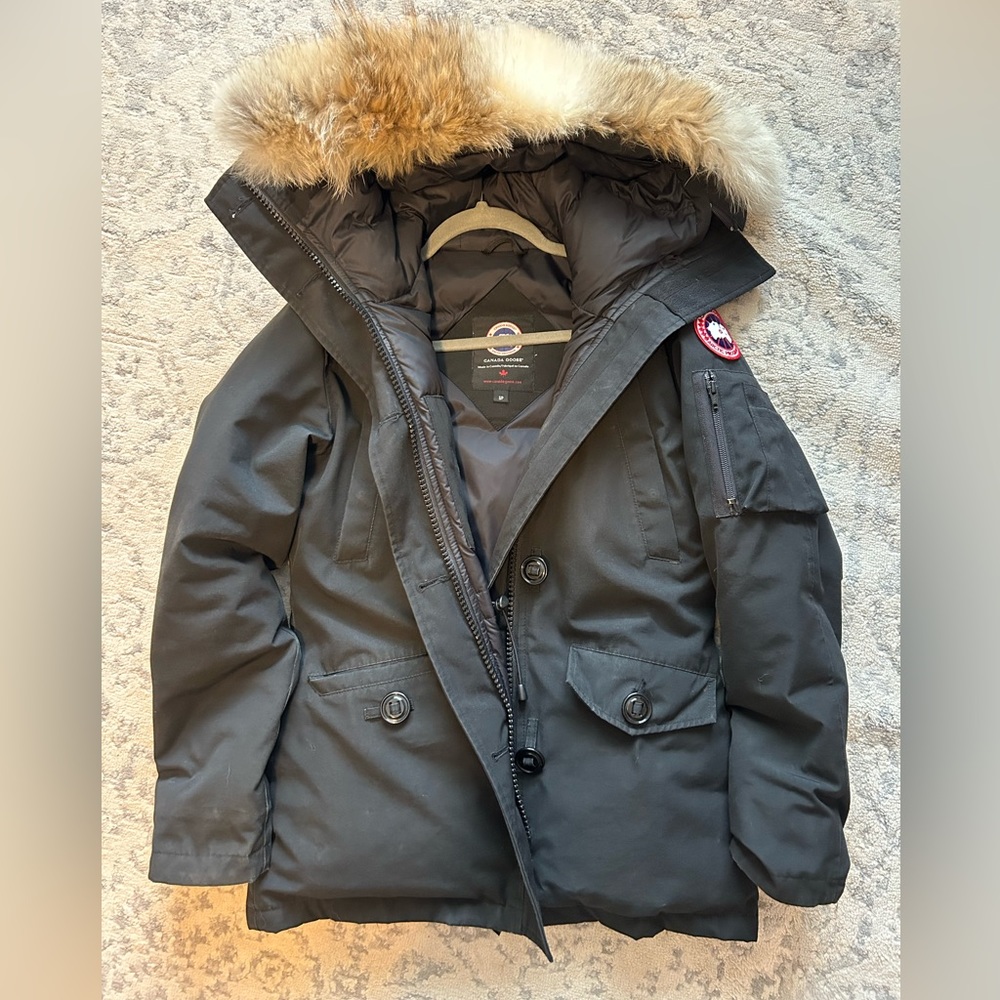 Authentic women’s Canada Goose jacket, used like new condition, size small